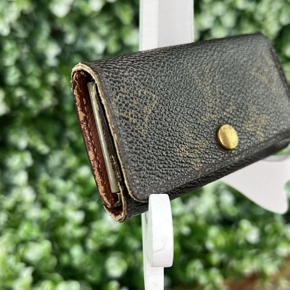 Louis Vuitton Authentic Monogram Canvas 4 Key Holder